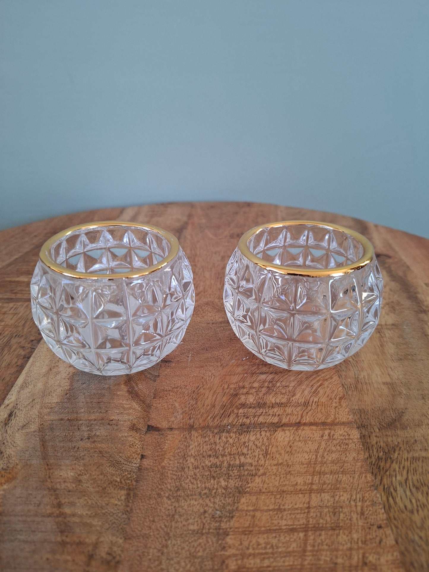 Set van 2 glazen waxinelichthouders met goudrand – stijlvol en elegant woonaccent