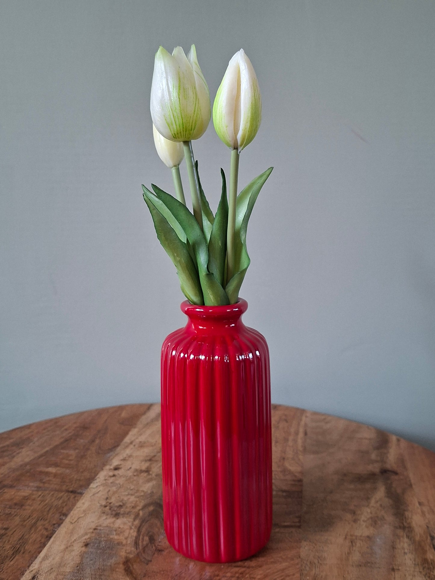 Rode Keramieken Vaas met Reliëf en Electroplated Afwerking – Ø7 x H15,5 cm