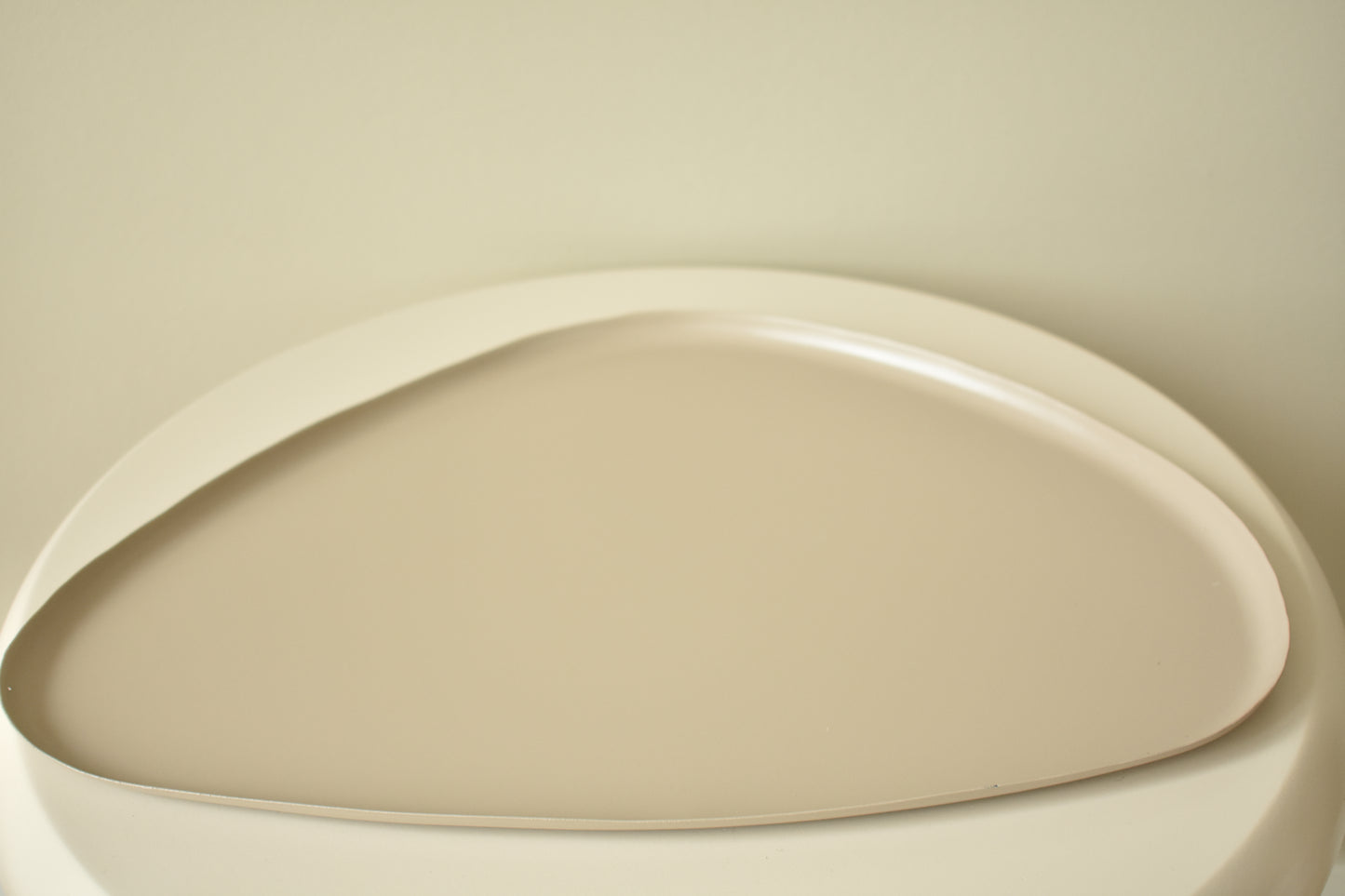 Organische metalen tray – sand marble, L28 x B39 cm