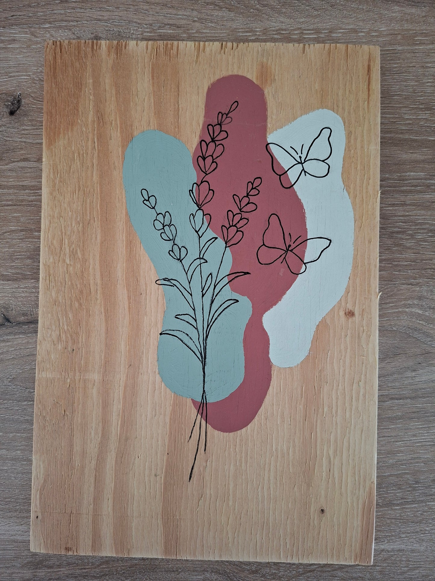 Handgemaakt Houten Kunstwerk – Lavendel met Vlinder | Lijntekening | 30 x 20 cm