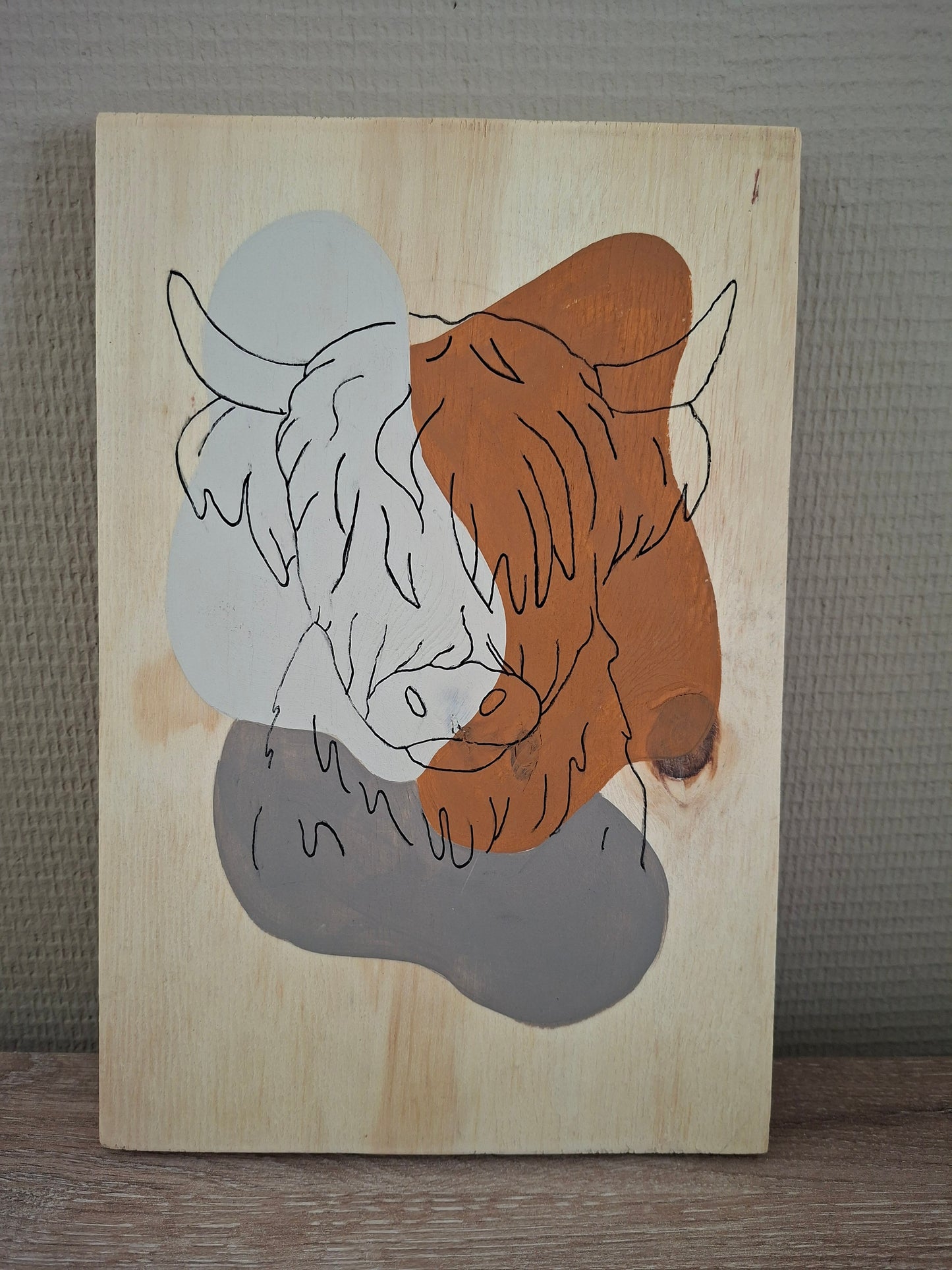 Handgemaakt Houten Kunstwerk – Lijntekening Schotse Hooglander | Minimalistisch Design | 30 x 20 cm