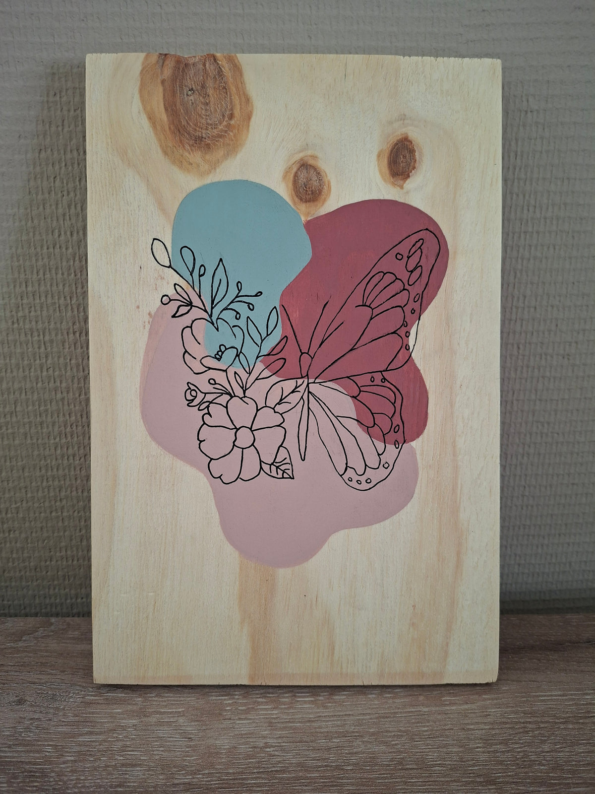 Handgemaakt Houten Kunstwerk – Lijntekening Vlinder | Minimalistisch Design | 30 x 20 cm