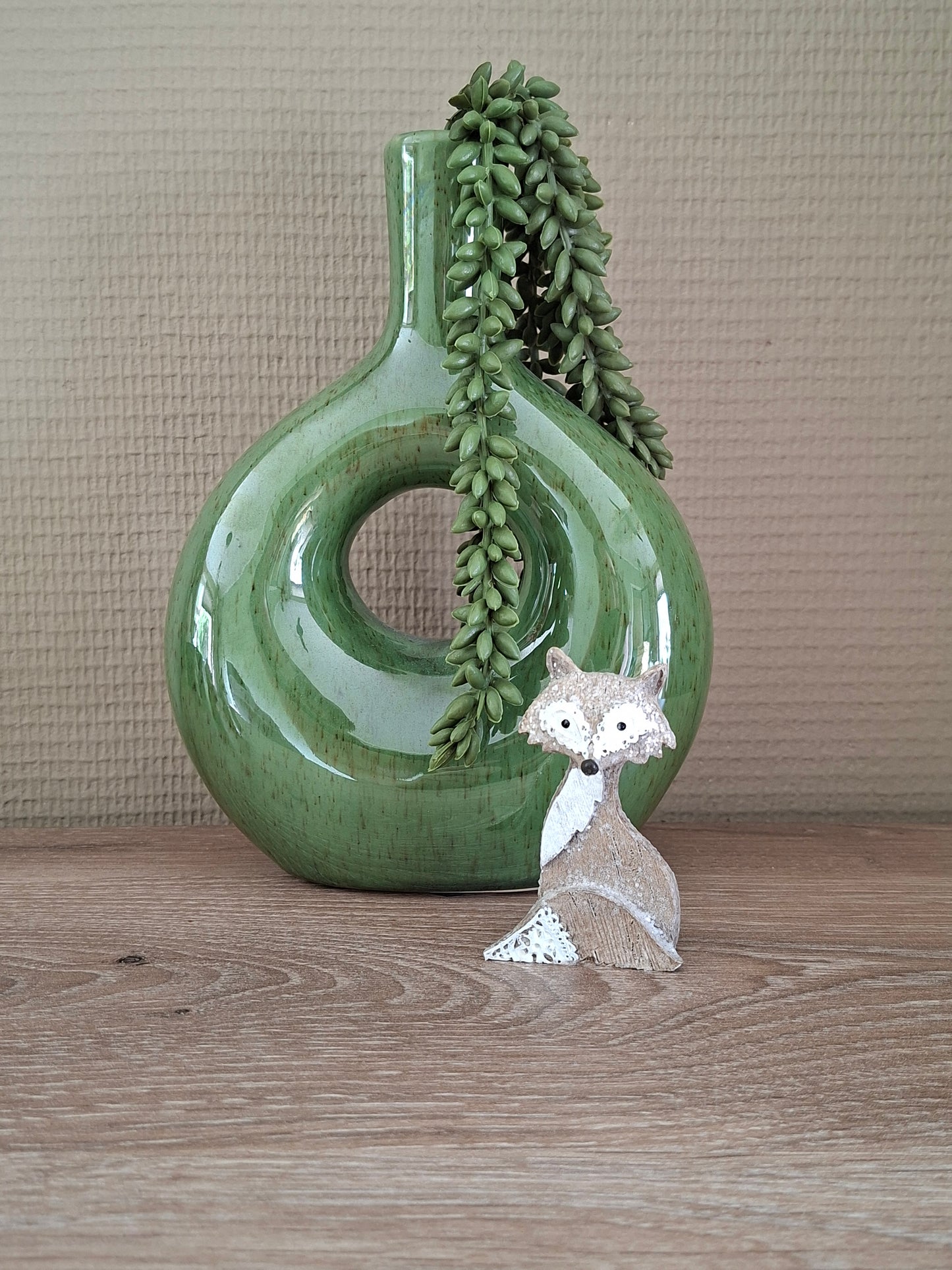 Vosje Grijs – Kijkend naar Rechts | Staart Omlaag | L4 x B3,5 x H8 cm