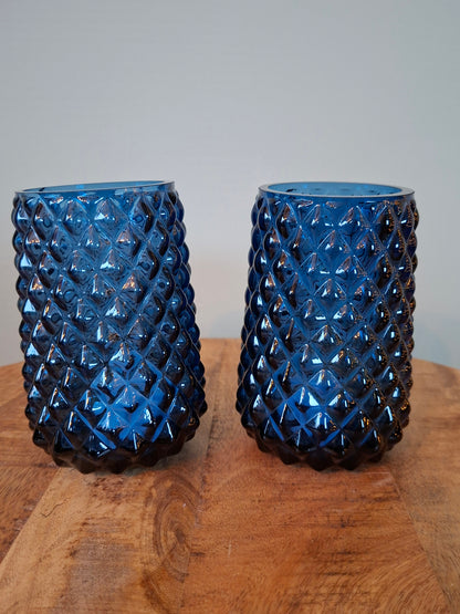 Blauwe waxinelichthouders met LED-waxinelichtjes – sfeervol en stijlvol woonaccent