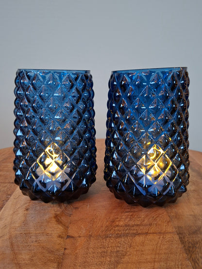 Blauwe waxinelichthouders met LED-waxinelichtjes – sfeervol en stijlvol woonaccent