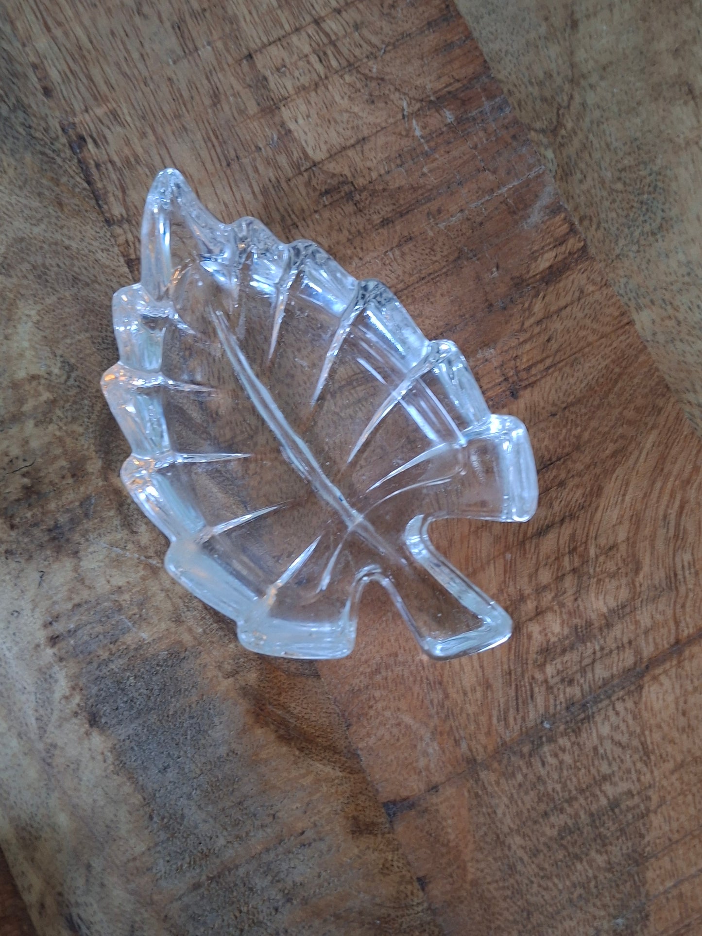 Glazen bladvormig schaaltje – elegant en veelzijdig woonaccessoire