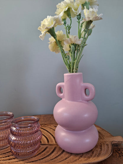 Veer plateau met roze vaas en waxinelichthouders – stijlvol en sfeervol woonsetje