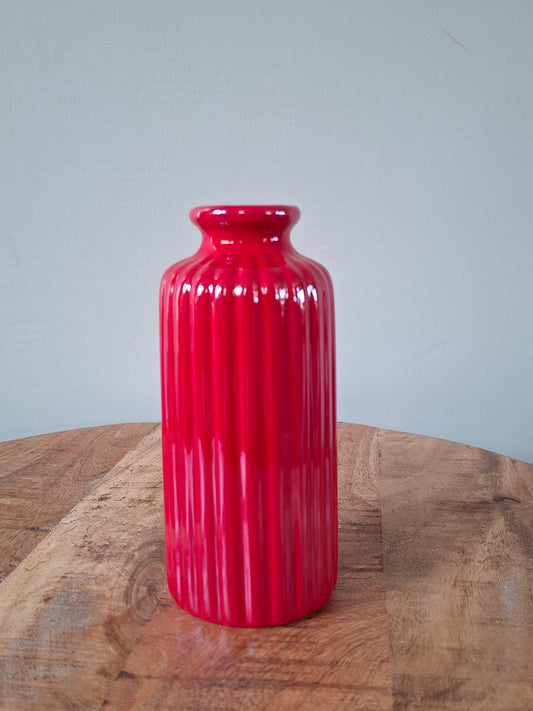 Rode Keramieken Vaas met Reliëf en Electroplated Afwerking – Ø7 x H15,5 cm