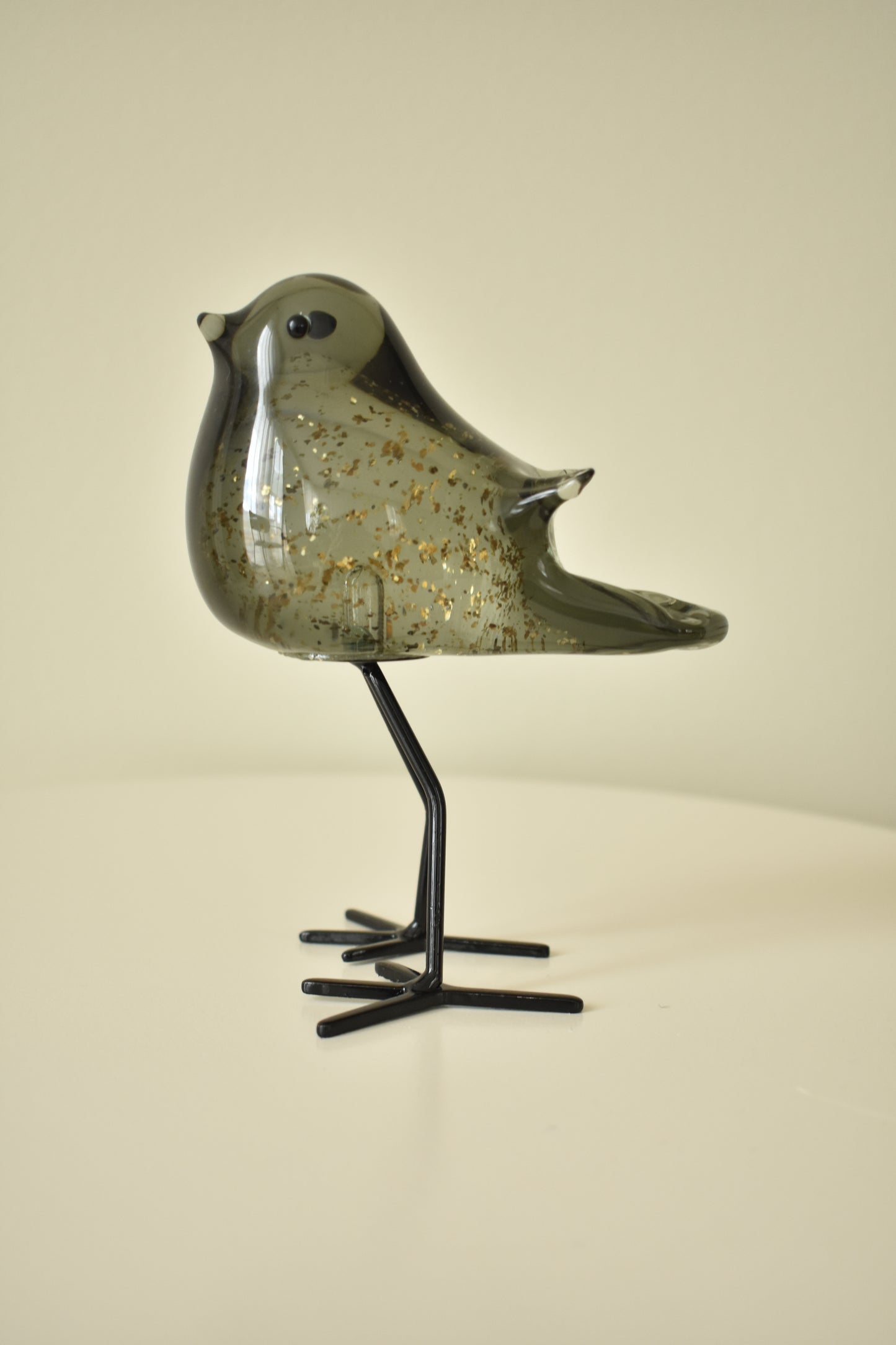 Sculptuur vogel Finch – helder/donker zwart glas, L11 x B8 x H14 cm