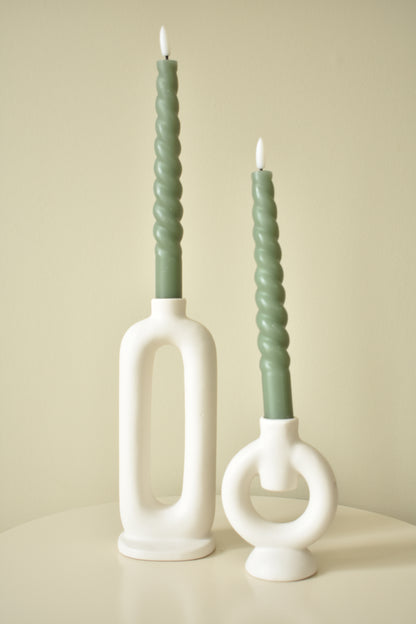 Matwitte aardewerk kandelaar ring – L9 x B6 x H12 cm