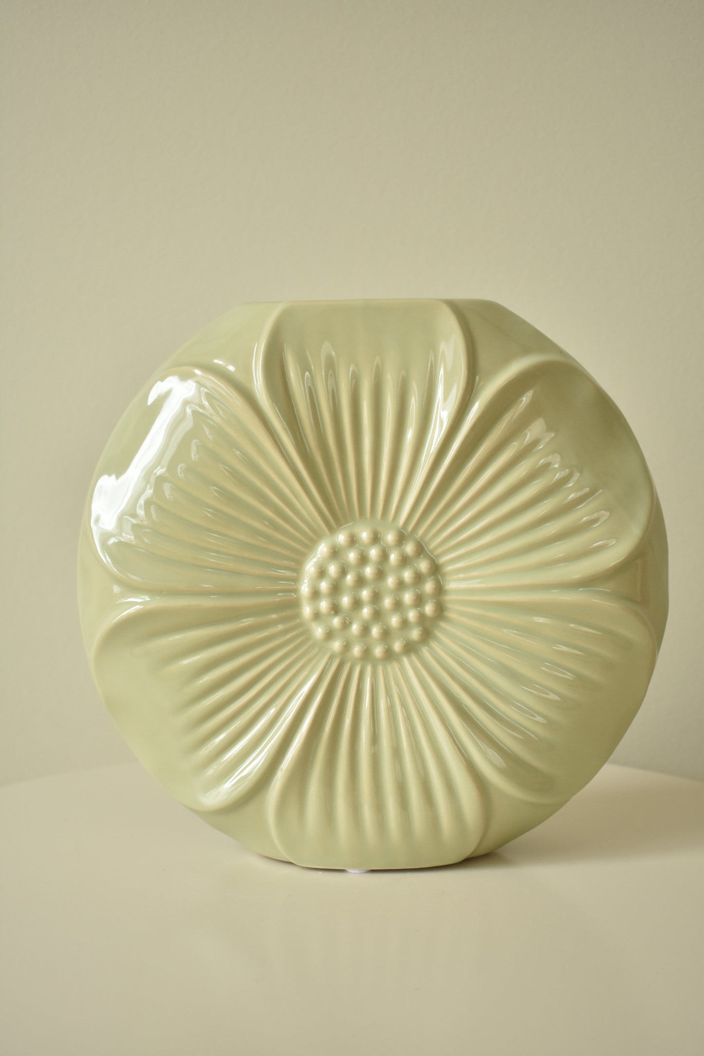 Vaas petal – Pistache, L22,5 x B6,5 x H21 cm