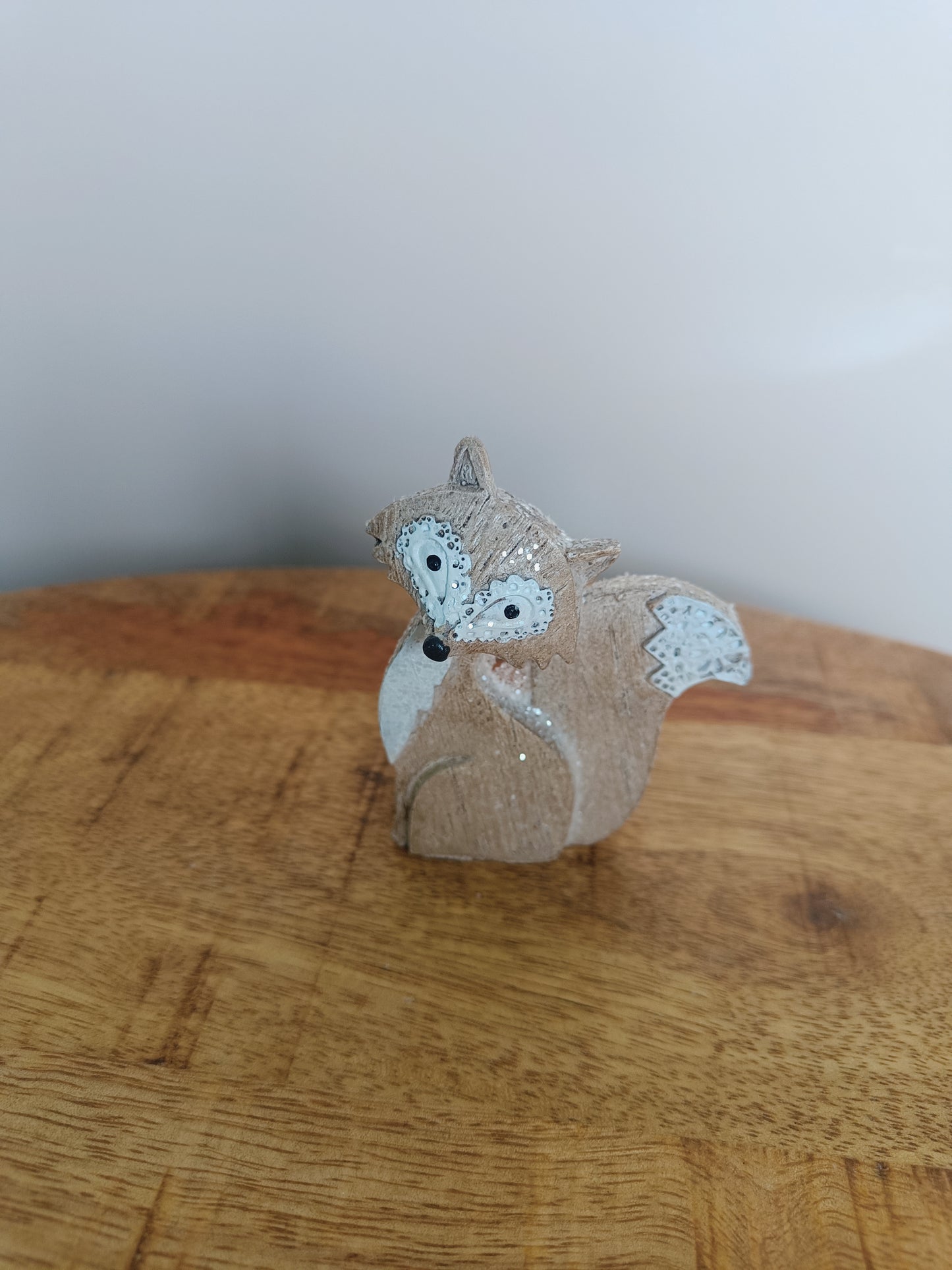 Vosje Grijs – Kijkend naar rechts – L4 x B3,5 x H8 cm