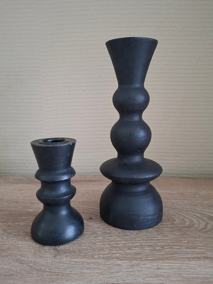 Zwarte Houten Kaarsenhouder – Breggo & Dariga | Stijlvolle Kaarsenhouder voor Dinerkaarsen