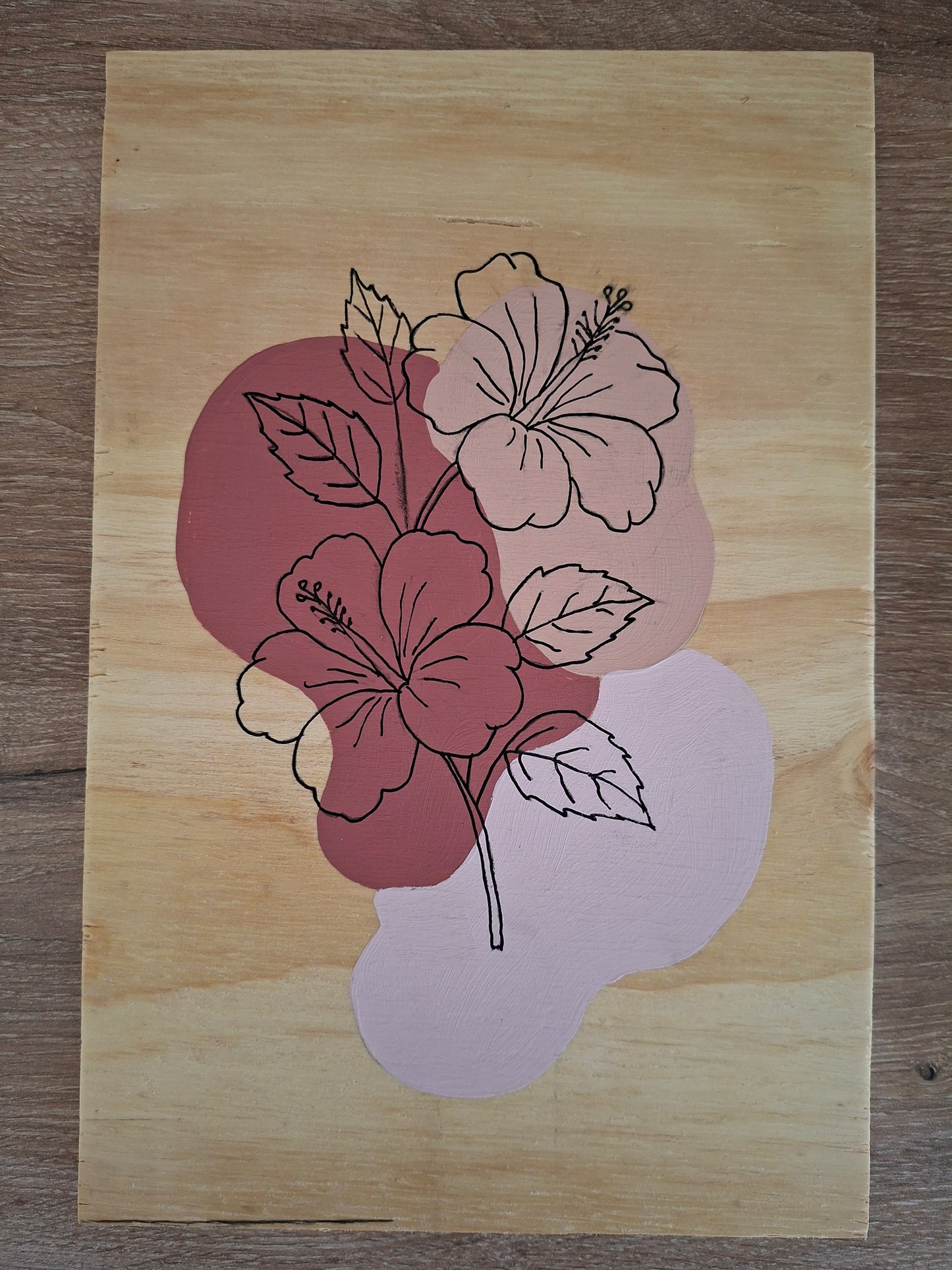 Handgemaakt Houten Kunstwerk – Lijntekening Hibiscus Bloem | Minimalistisch Design | 30 x 20 cm