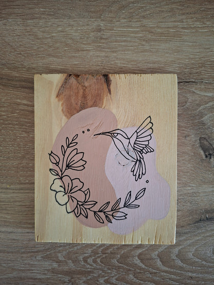 Handgemaakt Houten Kunstwerk – Kolibrie met Bloemen | Lijntekening | Vintage Pink & Blossom