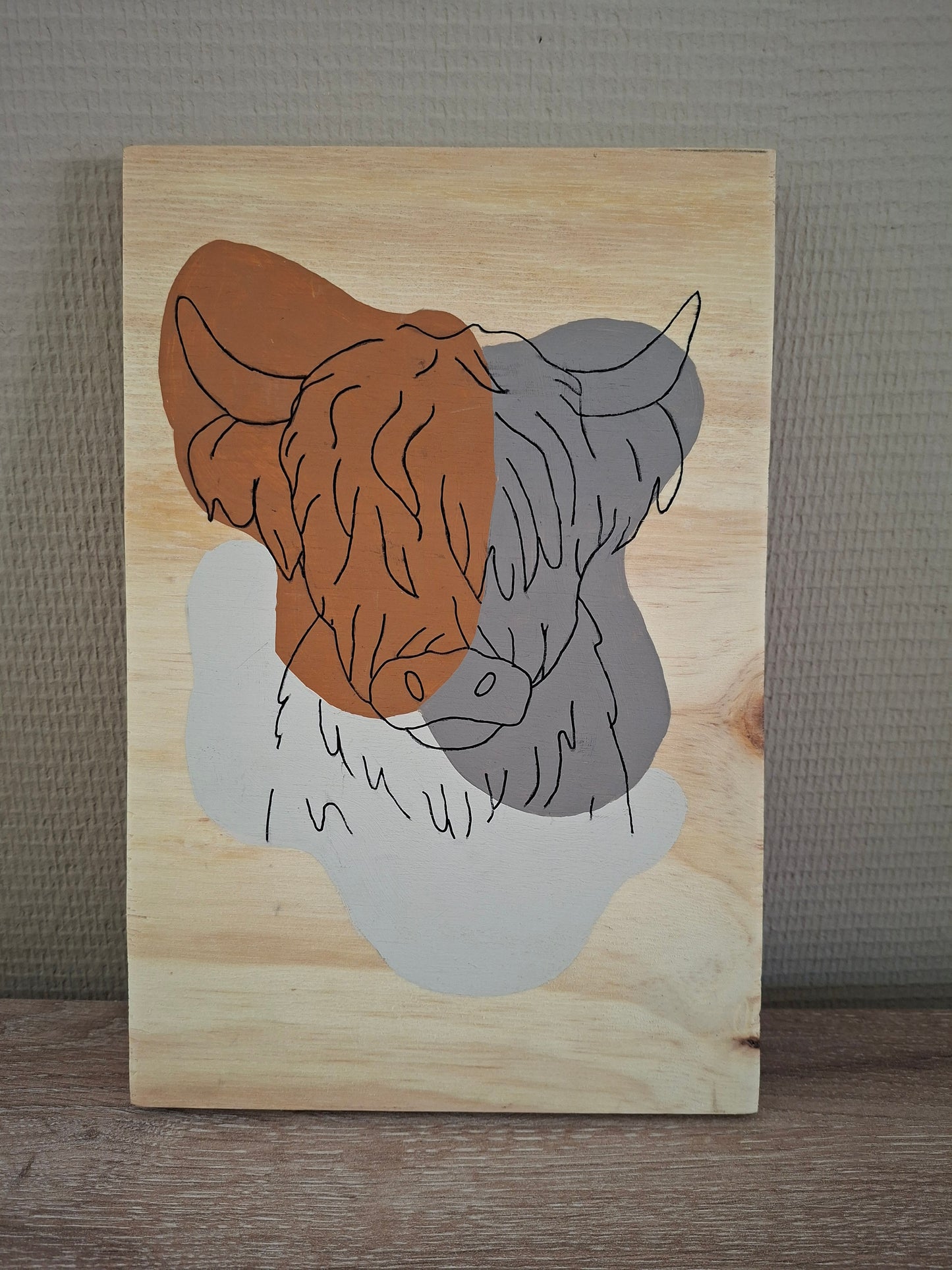 Handgemaakt Houten Kunstwerk – Lijntekening Schotse Hooglander | Minimalistisch Design | 30 x 20 cm