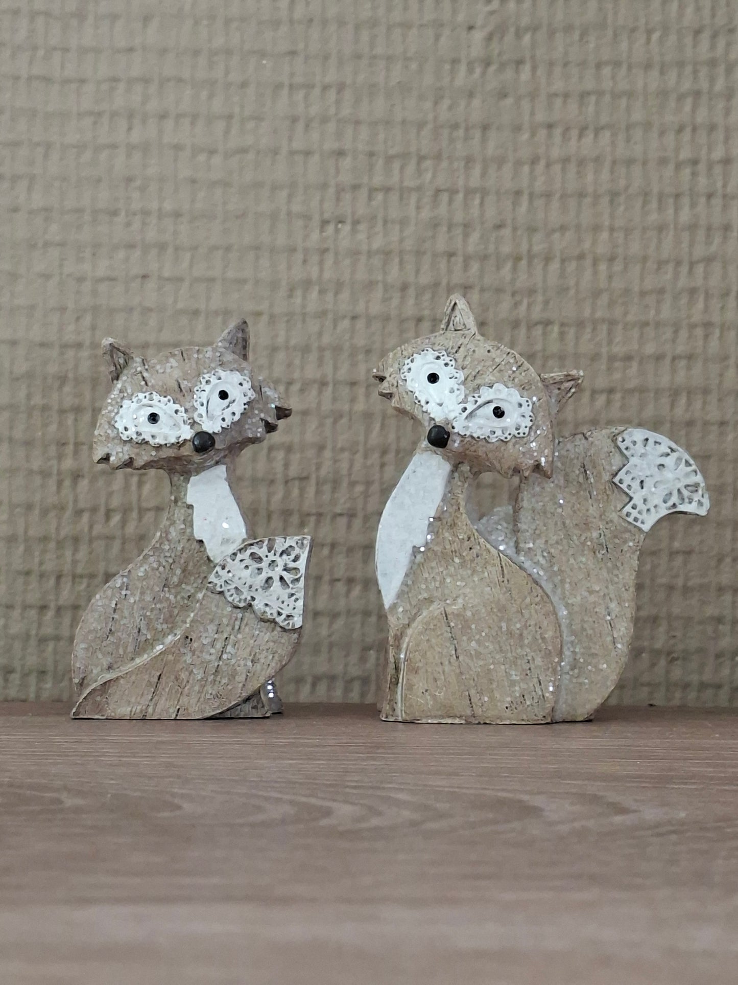 Vosje Grijs – Kijkend naar Links | Staart Omhoog | L4 x B3,5 x H8 cm
