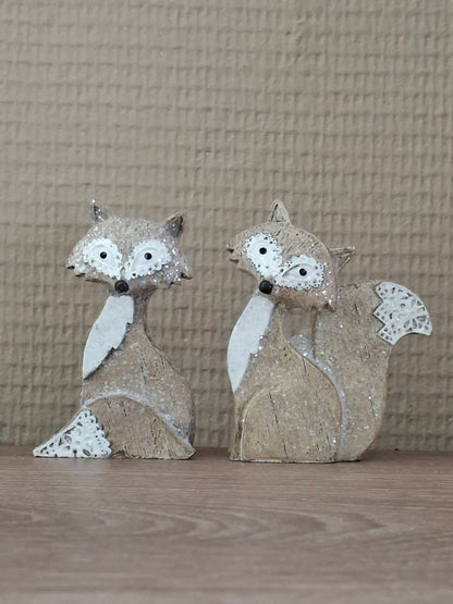 Vosje Grijs – Kijkend naar Rechts | Staart Omlaag | L4 x B3,5 x H8 cm