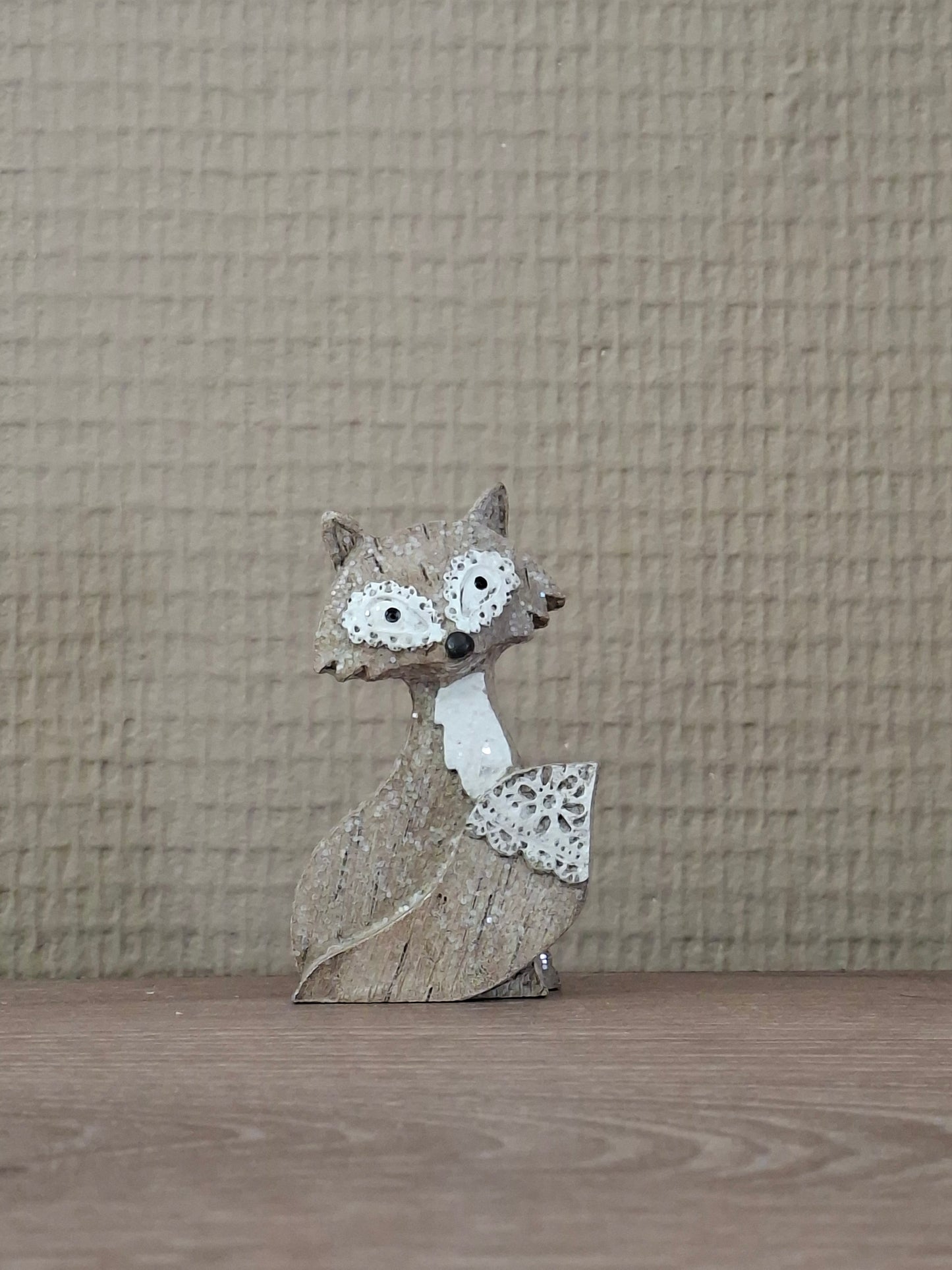 Vosje Grijs – Kijkend naar Links | Staart Omhoog | L4 x B3,5 x H8 cm